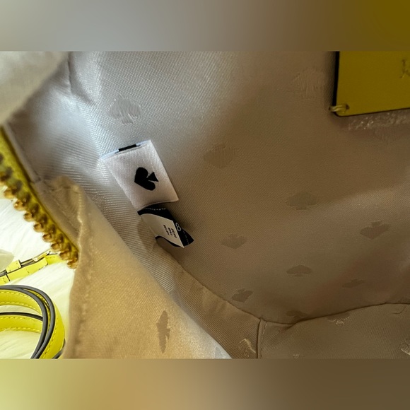 Excellent Condition Kate Spade New York Women's♠️ Honeycrisp Apple Crossbody Bag - Picture 8 of 12